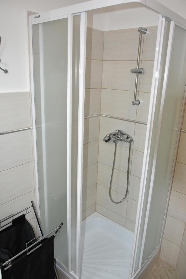 Csevi Apartmanhaz Мезёкёвешд Экстерьер фото