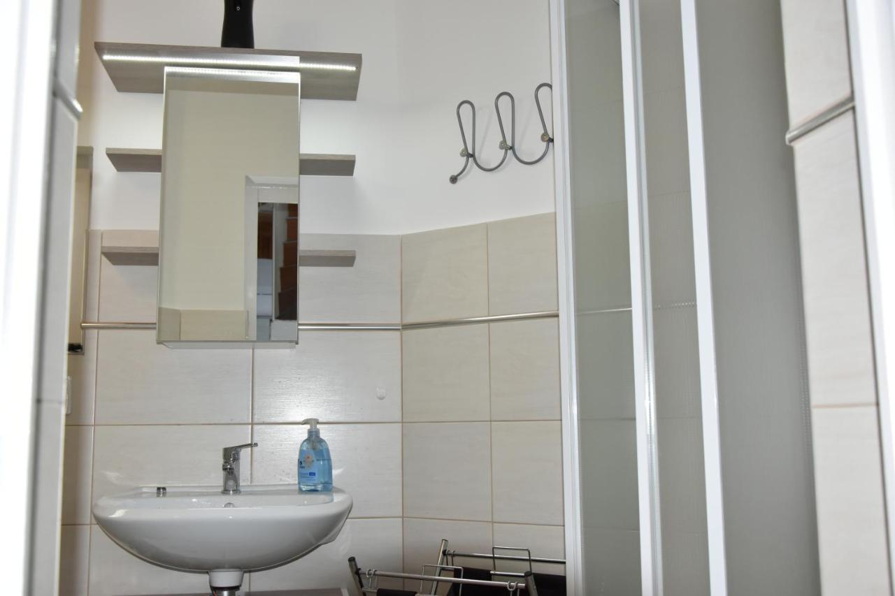 Csevi Apartmanhaz Мезёкёвешд Экстерьер фото