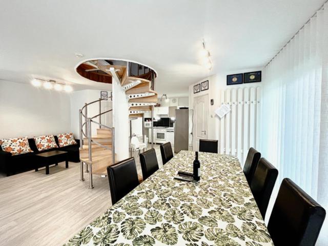 Csevi Apartmanhaz Мезёкёвешд Экстерьер фото