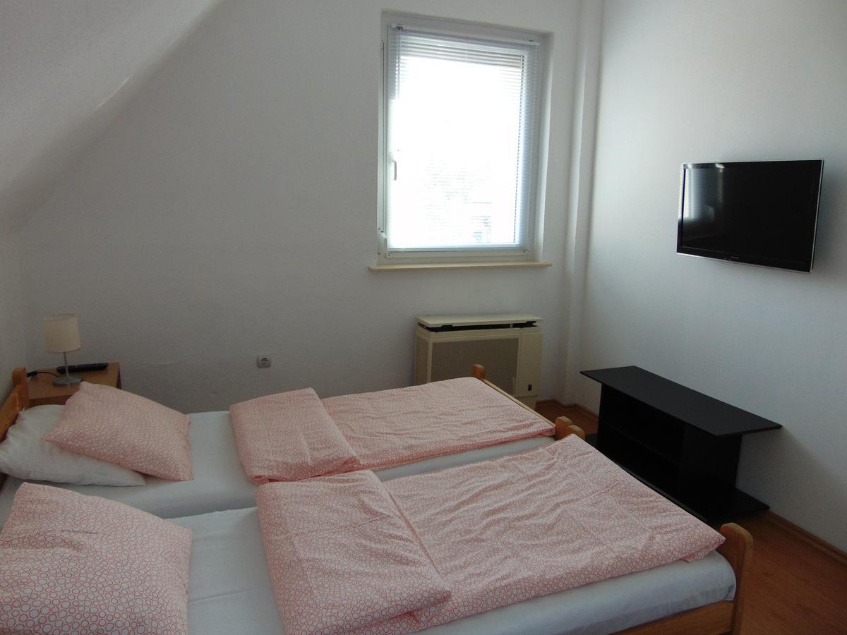 Csevi Apartmanhaz Мезёкёвешд Экстерьер фото