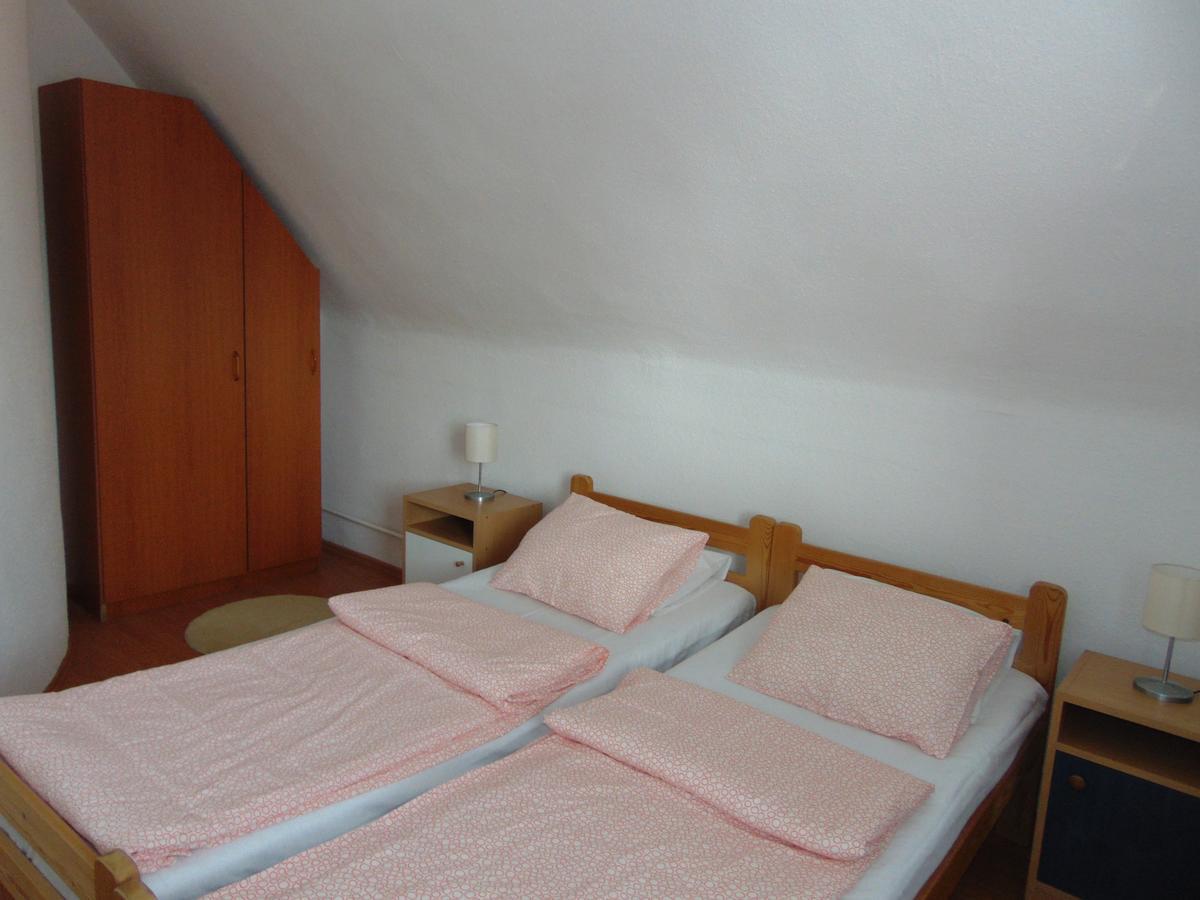 Csevi Apartmanhaz Мезёкёвешд Экстерьер фото