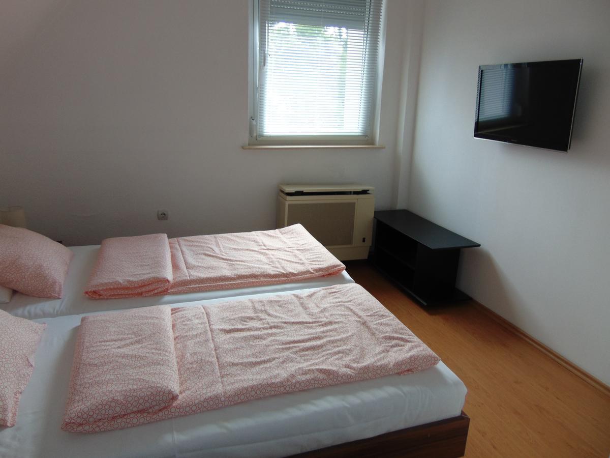 Csevi Apartmanhaz Мезёкёвешд Экстерьер фото
